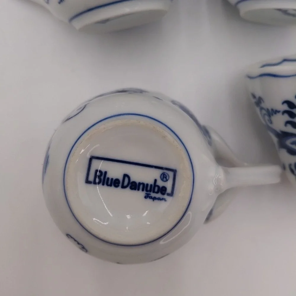 Blue Danube Tea Cup Set 4 Japan Style Blue Onion Design Teacup Tripod Handle